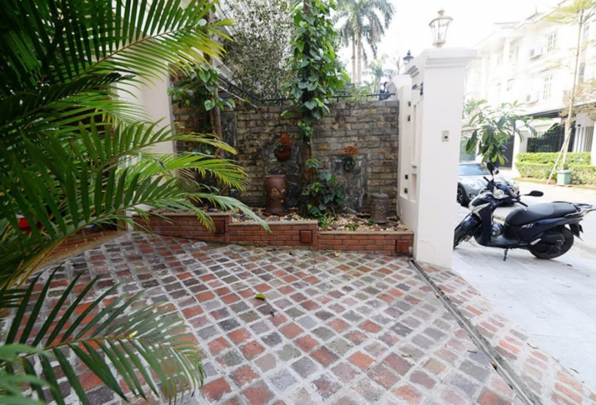 Simple house for rent in Ciputra, Tay Ho, Ha Noi